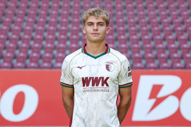 Hennes Behrens; FC Augsburg 1907 1. BL, Porträttermin 2026 2027, Spielerporträts Augsburg Bayern Deutschland