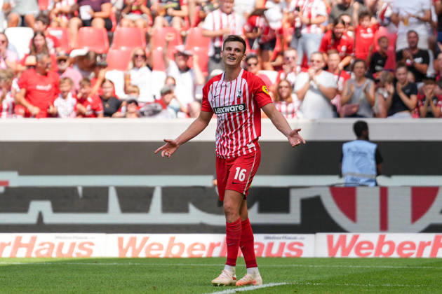 Yannik Engelhardt (SC Freiburg, 16) Torjubel, Emotionen, Torschuss, Abschluss, Torerfolg, Tor, Treffer , Deutschland, Fussball, Testspiel, Saisoneröffnung, SC Freiburg vs. Crystal Palace, 15.08.2026, Europa-Park Stadion, Freiburg Freiburg Europa-Park Stadion Baden-Wuerttemberg Deutschland Copyright: xArnexAmbergx