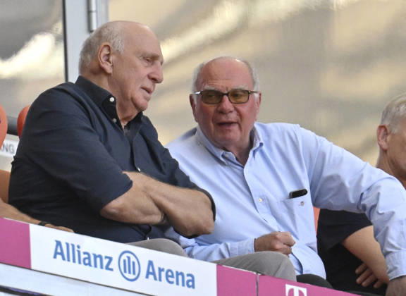 auf der Tribuene Uli Hoeneß Hoeness Ehrenpraesident Aufsichtsrat FC Bayern Muenchen FCB Dieter Hoeness FC Bayern Muenchen FCB vs RB Leipzig RBL Telekom Cup 15.08.2026 DFL REGULATIONS PROHIBIT ANY USE OF PHOTOGRAPHS AS IMAGE SEQUENCES AND OR QUASI-VIDEO FC Bayern Muenchen FCB vs RB Leipzig RBL