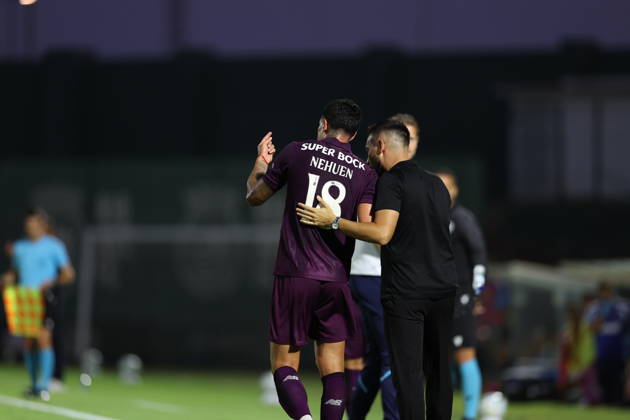 August 15, 2026, Vila Do Conde, Porto, Portugal: VILA DO CONDE, PORTUGAL - AUGUST 15: Nehuen Perez of FC Porto celebrates with Francesco Farioli of FC Porto during the Liga Portugal Betclic 2026 27 match between Rio Ave and FC Porto at Estadio dos Arcos on August 15, 2026 in Vila do Conde, Portugal. Vila Do Conde Portugal - ZUMAe141 20260815_zsp_e141_029 Copyright: xLuisxEirasx
