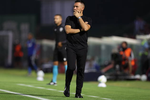 August 15, 2026, Vila Do Conde, Porto, Portugal: VILA DO CONDE, PORTUGAL - AUGUST 15: Francesco Farioli of FC Porto gives instructions from the sideline during the Liga Portugal Betclic 2026 27 match between Rio Ave and FC Porto at Estadio dos Arcos on August 15, 2026 in Vila do Conde, Portugal. Vila Do Conde Portugal - ZUMAe141 20260815_zsp_e141_022 Copyright: xLuisxEirasx