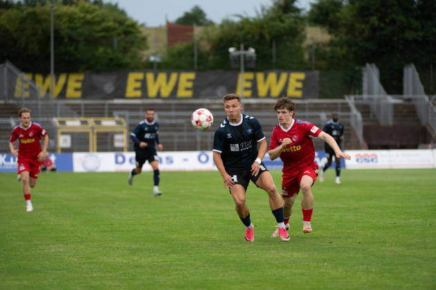15.08.2026, GER, Fussball, Regionalliga Nord, 4.Spieltag, Saison 2026 2027, Oldenburg, Marschwegstadion, VfB Oldenburg vs FC Eintracht Norderstedt am Ball Rafael BRAND ( VfB Oldenburg 8 ) Oldenburg Marschwegstadion Niedersachsen Deutschland Copyright: xnordphotoxGmbHx xRojahnx