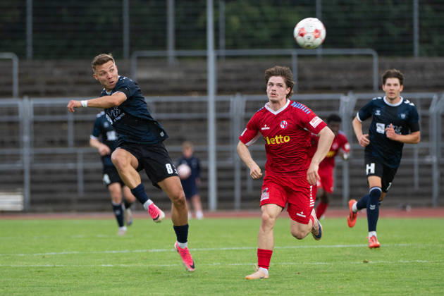 15.08.2026, GER, Fussball, Regionalliga Nord, 4.Spieltag, Saison 2026 2027, Oldenburg, Marschwegstadion, VfB Oldenburg vs FC Eintracht Norderstedt Rafael BRAND ( VfB Oldenburg 8 ) mit dem Pass ins leere Oldenburg Marschwegstadion Niedersachsen Deutschland Copyright: xnordphotoxGmbHx xRojahnx