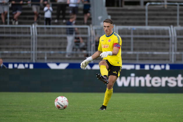 15.08.2026, GER, Fussball, Regionalliga Nord, 4.Spieltag, Saison 2026 2027, Oldenburg, Marschwegstadion, VfB Oldenburg vs FC Eintracht Norderstedt verletzte sich leider in den Schlussminuten Lars HUXSOHL ( FC Eintracht Norderstedt 1 ) Oldenburg Marschwegstadion Niedersachsen Deutschland Copyright: xnordphotoxGmbHx xRojahnx