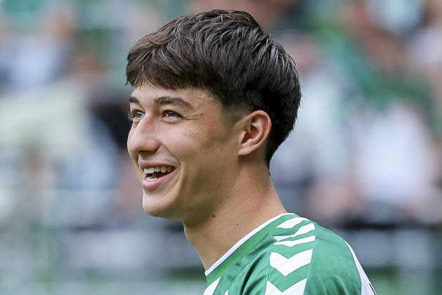 Patrice Covic (Werder Bremen) lacht waehrend des Freundschaftsspiels zwischen Werder Bremen und AJ Auxerre im Weserstadion am 15. August 2026 in Bremen, Deutschland. (Foto von Marco Steinbrenner DeFodi Images) +++ Patrice Covic (Werder Bremen) smiles during the Friendly match between Werder Bremen and AJ Auxerre at Weserstadion on August 15, 2026 in Bremen, Germany. (Photo by Marco Steinbrenner DeFodi Images) (Photo by Marco Steinbrenner DeFodi Images) -