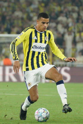 August 18, 2026, Kadikoy, Istanbul, Turkey: Mason Greenwood (C) of Fenerbahce controls the ball during the UEFA Champions League play-off round match between Fenerbahce and Olympique Lyonnais at the Chobani Stadium, Fenerbahce Sukru Saracoglu Sports Complex in Istanbul, Turkey, on August 18, 2026. UEFA Champions League Play-Offs: Fenerbahce Vs Olympique Lyonnais - ZUMAu194 20260818_zip_u194_015 Copyright: xTolgaxUluturkx