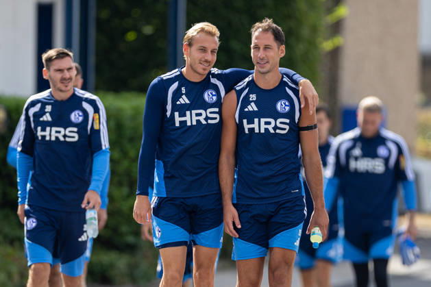 20.08.2026, Fussball, Training des FC Schalke 04. v. l. Timo Becker (FC Schalke 04), Nikola Katic (FC Schalke 04). Gelsenkirchen Trainingsgelände FC Schalke 04 NRW Deutschland xRHR-FOTO YYx Copyright: RHR-FOTOx RHR-FOTO YY