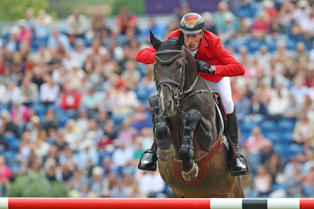 Daniel Deusser (GER, Deutschland) mit Pferd Otello de Guldenboom , Team Deutschland mit drei weiteren 0 Runden in der Führung , Springen, FEI Jumping World Championship, WM, Weltmeisterschaft , FEI Jumping World Championship Second Competition Team Final & Second Individual Qualifier, Mercedes-Benz Prize, Mercedes-Benz Prize, Einzel und Teamwertung, Jumping , AACHEN - FEI World Championships 2026, Weltfest des Pferdesports, Reitsport Weltmeisterschaft 2026, Aachen 2026, Welcome Home 2026, Aachener Soers, 11. bis 23. August 2026, Reitsport, 20.08.2026, Aachen Aachener Soers Deutschland