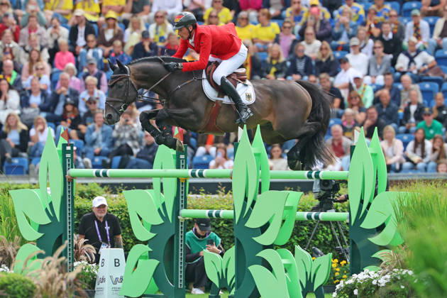 Daniel Deusser (GER, Deutschland) mit Pferd Otello de Guldenboom , Team Deutschland mit drei weiteren 0 Runden in der Führung , Springen, FEI Jumping World Championship, WM, Weltmeisterschaft , FEI Jumping World Championship Second Competition Team Final & Second Individual Qualifier, Mercedes-Benz Prize, Mercedes-Benz Prize, Einzel und Teamwertung, Jumping , AACHEN - FEI World Championships 2026, Weltfest des Pferdesports, Reitsport Weltmeisterschaft 2026, Aachen 2026, Welcome Home 2026, Aachener Soers, 11. bis 23. August 2026, Reitsport, 20.08.2026, Aachen Aachener Soers Deutschland