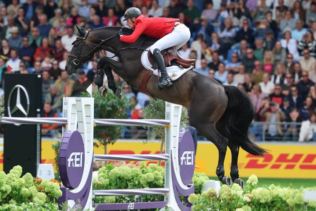 Daniel Deusser (GER, Deutschland) mit Pferd Otello de Guldenboom , Team Deutschland mit drei weiteren 0 Runden in der Führung , Springen, FEI Jumping World Championship, WM, Weltmeisterschaft , FEI Jumping World Championship Second Competition Ð Team Final & Second Individual Qualifier, Mercedes-Benz Prize, Mercedes-Benz Prize, Einzel und Teamwertung, Jumping , AACHEN - FEI World Championships 2026, Weltfest des Pferdesports, Reitsport Weltmeisterschaft 2026, Aachen 2026, Welcome Home 2026, Aachener Soers, 11. bis 23. August 2026, Reitsport, 20.08.2026, Aachen Aachener Soers Deutschland
