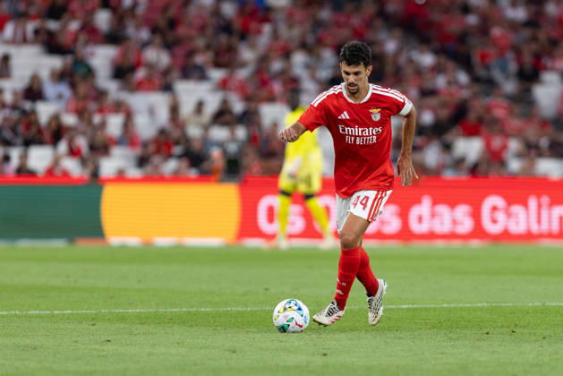 August 20, 2026, Lisbon, Lisbon, Portugal: Benfica defender from Portugal TOMAS ARAUJO (44) in action during the game for the 1st Leg of UEFA Europa League Qualifier Playoff between Benfica and Aarhus at Estadio da Luz Soccer 2026: Benfica Vs Napoli - ZUMAs359 20260820_zsp_s359_010 Copyright: xAlexandrexdexSousax