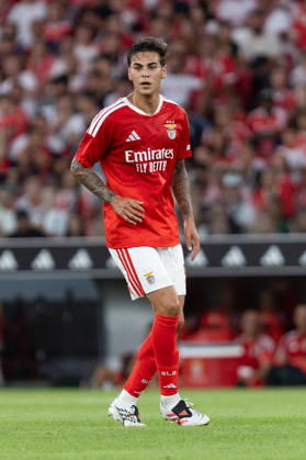 August 20, 2026, Lisbon, Lisbon, Portugal: Benfica midfielder from Argentina ENZO BARRENECHEA (5) in action during the game for the 1st Leg of UEFA Europa League Qualifier Playoff between Benfica and Aarhus at Estadio da Luz Soccer 2026: Benfica Vs Napoli - ZUMAs359 20260820_zsp_s359_011 Copyright: xAlexandrexdexSousax