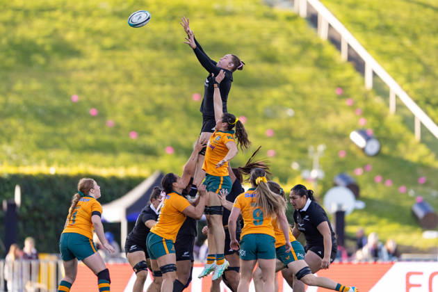 RUGBY WALLAROOS BLACK FERNS, New Zealand s Maiakawanakaulani Roos catches the ball during the Second Women s Test Match between the Australian Wallaroos and the New Zealand Black Ferns at Go Media Stadium in Auckland, Saturday, August 22, 2026. ( NO ARCHIVING, EDITORIAL USE ONLY, AUSTRALIA USE ONLY AUCKLAND NEW ZEALAND  Copyright: xJOSHUAxDEVENIEx 20260822191493119170