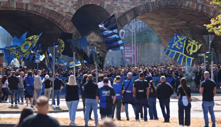 22.08.2026, Fussball, Herren, DFB-Pokal, 1. Runde, Saison 2026 2027, 1. FC Saarbrücken - Hertha BSC Berlin, Die Fans des 1. FC Saarbrücken veranstalteten vor dem Spiel einen Fanmarsch von der Ludwigskirche bis zum Ludwigsparkstadion Saarbrücken Ludwigsparkstadion Saarland Deutschland Copyright: xFabianxKleerx