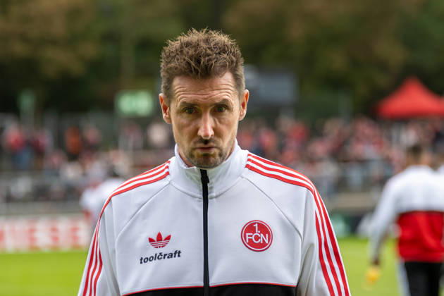 Miroslav Klose (1. FC Nuernberg, Trainer) schaut etwas skeptisch nach der Platzbegehung. Viktoria Koeln vs. 1. FC Nuernberg, Fussball, DFB-Pokal, 1. Runde, Saison 2026 2027, 22.08.2026 DFL DFB Regulations prohibit any use of Photographs as image sequences and or Quasivideo Viktoria Koeln vs. 1. FC Nuernberg, Fussball, DFB-Pokal, 1. Runde, Saison 2026 2027, 22.08.2026 Koeln Copyright: xEibner-Pressefoto ThomasxHaeslerx EP_THR