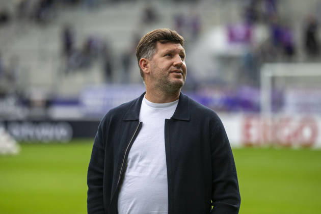 GER, Aue, Fussball, DFB-Pokal, 1. Hauptrunde, FC Erzgebirge Aue vs. TSG 1899 Hoffenheim im Bild v.l.: Andreas Schicker (Geschaeftsfuehrer TSG Hoffenheim), vor dem Spiel , bei der Platzbegehung 22.08.2026, EINS Erzgebirgsstadion Aue DFB REGULATIONS PROHIBIT ANY USE OF PHOTOGRAPHS AS IMAGE SEQUENCES AND OR QUASI-VIDEO, Copyright: HMBxMedia PaulxFritz