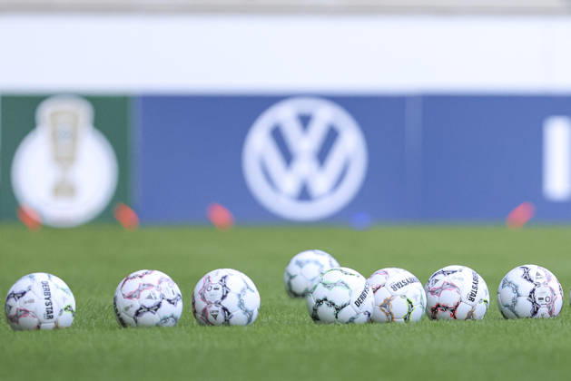 Die Spielbaelle sind zu sehen waehrend des Spiels der 1. Runde des DFB-Pokal zwischen MSV Duisburg und SV 07 Elversberg, Schauinsland-Reisen-Arena am 22. August 2026 in Duisburg, Deutschland. (Foto von Oliver Kaelke DeFodi Images) +++ The official matchballs can be seen during the 1st round match of the DFB-Pokal between MSV Duisburg and SV 07 Elversberg at Schauinsland-Reisen-Arena on August 22, 2026 in Duisburg, Germany. (Photo by Oliver Kaelke DeFodi Images) DFB DFL REGULATIONS PROHIBIT ANY USE OF PHOTOGRAPHS AS IMAGE SEQUENCES AND OR QUASI-VIDEO. (Photo by Oliver Kaelke DeFodi Images) -