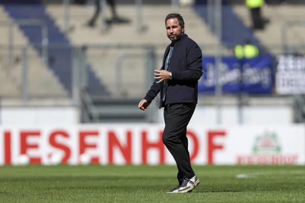 Sportdirektor Christian Weber (SV 07 Elversberg) schaut waehrend des Spiels der 1. Runde des DFB-Pokal zwischen MSV Duisburg und SV 07 Elversberg, Schauinsland-Reisen-Arena am 22. August 2026 in Duisburg, Deutschland. (Foto von Oliver Kaelke DeFodi Images) +++ Sportdirektor Christian Weber (SV 07 Elversberg) looks on during the 1st round match of the DFB-Pokal between MSV Duisburg and SV 07 Elversberg at Schauinsland-Reisen-Arena on August 22, 2026 in Duisburg, Germany. (Photo by Oliver Kaelke DeFodi Images) DFB DFL REGULATIONS PROHIBIT ANY USE OF PHOTOGRAPHS AS IMAGE SEQUENCES AND OR QUASI-VIDEO. (Photo by Oliver Kaelke DeFodi Images) -