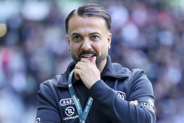 Trainer Feyhat Tuncel (SV Hemelingen) schaut waehrend des Spiels des DFB-Pokals zwischen SV Hemelingen und Hannover 96, Weserstadion am 22. August 2026 in Bremen, Deutschland. (Foto von Marco Steinbrenner DeFodi Images) +++ Trainer Feyhat Tuncel (SV Hemelingen) looks on during the DFB-Pokal match between SV Hemelingen and Hannover 96t at Weserstadion on August 22, 2026 in Bremen, Germany. (Photo by Marco Steinbrenner DeFodi Images) (Photo by Marco Steinbrenner DeFodi Images) -