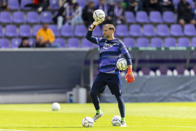 GER, Aue, Fussball, DFB-Pokal, 1. Hauptrunde, FC Erzgebirge Aue vs. TSG 1899 Hoffenheim im Bild v.l.: Oliver Baumann (TSG Hoffenheim 01), warm up 22.08.2026, EINS Erzgebirgsstadion Aue DFB REGULATIONS PROHIBIT ANY USE OF PHOTOGRAPHS AS IMAGE SEQUENCES AND OR QUASI-VIDEO, Copyright: HMBxMedia PaulxFritz
