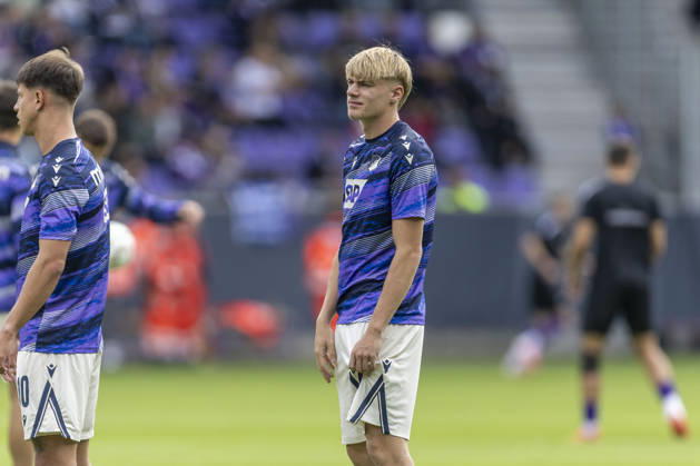 GER, Aue, Fussball, DFB-Pokal, 1. Hauptrunde, FC Erzgebirge Aue vs. TSG 1899 Hoffenheim im Bild v.l.: Nathan De Cat (TSG Hoffenheim 17), warm up 22.08.2026, EINS Erzgebirgsstadion Aue DFB REGULATIONS PROHIBIT ANY USE OF PHOTOGRAPHS AS IMAGE SEQUENCES AND OR QUASI-VIDEO, Copyright: HMBxMedia PaulxFritz