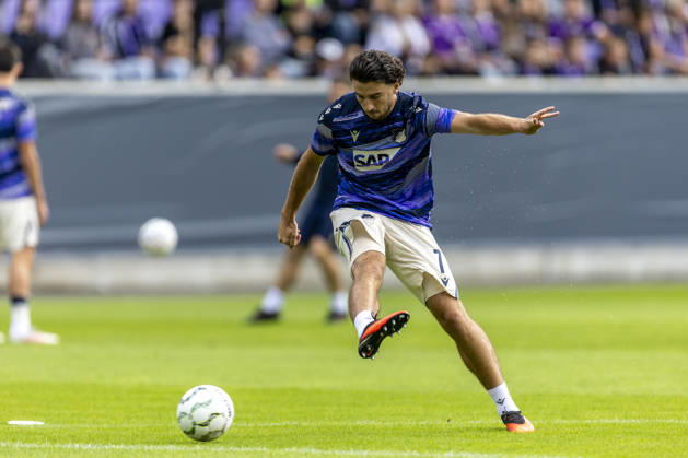 GER, Aue, Fussball, DFB-Pokal, 1. Hauptrunde, FC Erzgebirge Aue vs. TSG 1899 Hoffenheim im Bild v.l.: Leon Avdullahu (TSG Hoffenheim 07), warm up 22.08.2026, EINS Erzgebirgsstadion Aue DFB REGULATIONS PROHIBIT ANY USE OF PHOTOGRAPHS AS IMAGE SEQUENCES AND OR QUASI-VIDEO, Copyright: HMBxMedia PaulxFritz