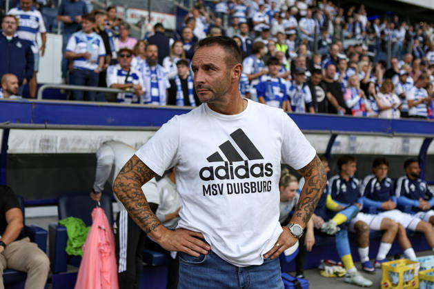22.08.2026, GER, Fussball, Herren, DFB-Pokal, Saison 2026 2027, MSV Duisburg - SV Elversberg Trainer Dietmar Hirsch (Duisburg) schaut Duisburg schauinsland-reisen Arena Nordrhein-Westfalen Deutschland Copyright: xAdrianxSchlüterx
