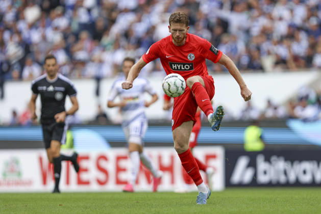 Florian Le Joncour (SV 07 Elversberg) in Aktion, am Ball, Einzelaktion waehrend des Spiels der 1. Runde des DFB-Pokal zwischen MSV Duisburg und SV 07 Elversberg, Schauinsland-Reisen-Arena am 22. August 2026 in Duisburg, Deutschland. (Foto von Oliver Kaelke DeFodi Images) +++ Florian Le Joncour (SV 07 Elversberg) controls the ball during the 1st round match of the DFB-Pokal between MSV Duisburg and SV 07 Elversberg at Schauinsland-Reisen-Arena on August 22, 2026 in Duisburg, Germany. (Photo by Oliver Kaelke DeFodi Images) DFB DFL REGULATIONS PROHIBIT ANY USE OF PHOTOGRAPHS AS IMAGE SEQUENCES AND OR QUASI-VIDEO. (Photo by Oliver Kaelke DeFodi Images) -