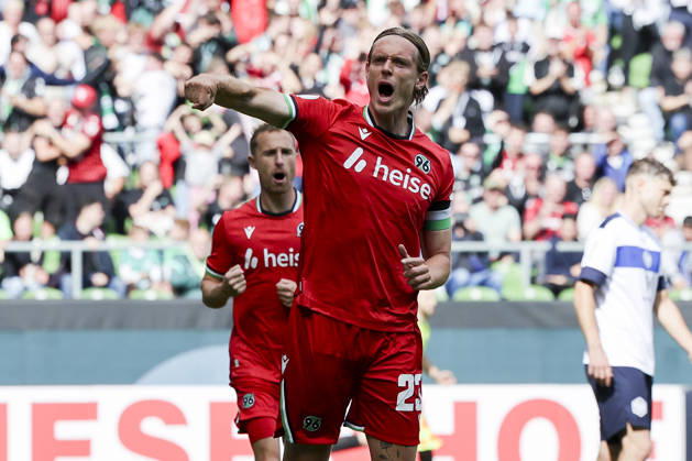Stefan Teitur Thordarson (Hannover 96) bejubelt seinen Treffer zum 0:1 waehrend des Spiels des DFB-Pokals zwischen SV Hemelingen und Hannover 96, Weserstadion am 22. August 2026 in Bremen, Deutschland. (Foto von Marco Steinbrenner DeFodi Images) +++ Stefan Teitur Thordarson (Hannover 96) celebrates after scoring his teams first goal during the DFB-Pokal match between SV Hemelingen and Hannover 96t at Weserstadion on August 22, 2026 in Bremen, Germany. (Photo by Marco Steinbrenner DeFodi Images) (Photo by Marco Steinbrenner DeFodi Images) -