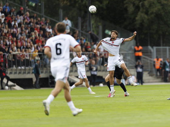 KOELN, GERMANY - AUGUST 22, 2026: Fynn Otto (1. FC Nuernberg, 20) with a header during the DFB-Cup match between Viktoria Koeln vs. 1. FC Nuernberg at the Sportpark Hoehenberg on August 22, 2026 in Koeln, Germany. DFL REGULATIONS PROHIBIT ANY USE OF PHOTOGRAPHS AS IMAGE SEQUENCES AND OR QUASI-VIDEO. Nordrhein-Westfalen Germany Copyright: xAxelxKohringx