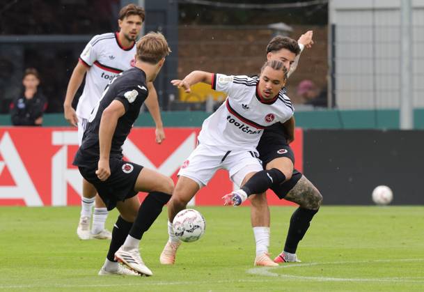 22.08.2026 - Fussball - Saison 2026 2027 - DFB Pokal Vereinspokal - 01. Runde: Viktoria Köln - 1. FC Nürnberg Nuernberg FCN ( Club ) - Sportfoto Zink DaMa - xdaxmax - regulations prohibit any use of photographs as image sequences and or quasi-video - Rafael Lubach (18, 1. FC Nürnberg FCN ) im Angriff