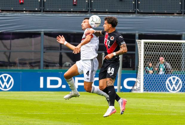 22.08.2026 - Fussball - Saison 2026 2027 - DFB Pokal Vereinspokal - 01. Runde: Viktoria Köln - 1. FC Nürnberg Nuernberg FCN ( Club ) - Sportfoto Zink DaMa - xdaxmax - regulations prohibit any use of photographs as image sequences and or quasi-video - Alexios Kalogeropoulos (4, 1. FC Nürnberg FCN ) Niklas Castelle (44, FC Viktoria Köln )