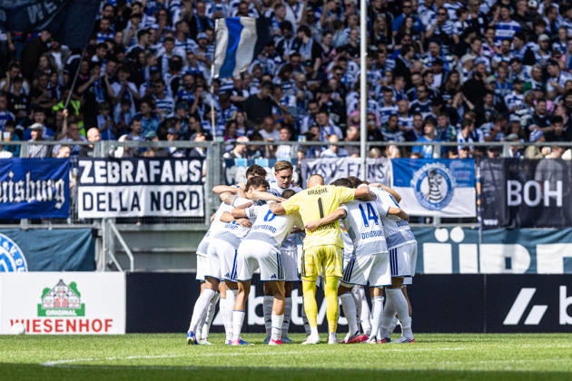 DFB-Pokal, 2026 2027, 1. Runde: MSV Duisburg - SV 07 Elversberg; 22.08.2026 MSV Duisburg im Teamkreis bis zum Spielbeginn. DFB-Pokal, 2026 2027, 1. Runde: MSV Duisburg - SV 07 Elversberg; Schauinsland-Reisen-Arena, Duisburg; 22.08.2026 DFB regulations prohibit any use of photographs as image sequences and or quasi video. Copyright: xBEAUTIFULxSPORTS Buriakovx