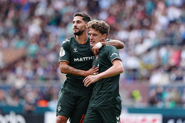Torjubel Ludovit Reis (SV Werder Bremen, 15) Jens Stage (SV Werder Bremen, 06) nach Tor zum 0:1 per Kopfball Jens Stage (SV Werder Bremen, 06) GER, Lüneburger SK Hansa vs. SV Werder Bremen, Fußball, DFB-Pokal, 1. Runde, Saison 2026 2027, 22.08.2026 GER, Lüneburger SK Hansa vs. SV Werder Bremen, Fußball, DFB-Pokal, 1. Runde, Saison 2026 2027, 22.08.2026 Hamburg Copyright: xEibner-Pressefoto MarcelxvonxFehrnx EP_MFN