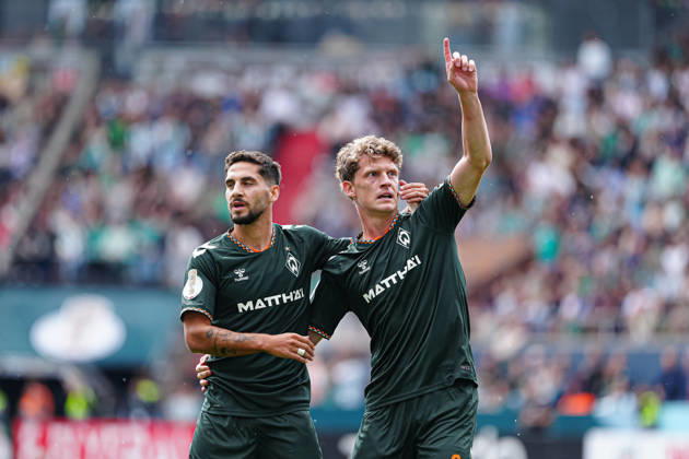Torjubel Ludovit Reis (SV Werder Bremen, 15) Jens Stage (SV Werder Bremen, 06) nach Tor zum 0:1 per Kopfball Jens Stage (SV Werder Bremen, 06) GER, Lüneburger SK Hansa vs. SV Werder Bremen, Fußball, DFB-Pokal, 1. Runde, Saison 2026 2027, 22.08.2026 GER, Lüneburger SK Hansa vs. SV Werder Bremen, Fußball, DFB-Pokal, 1. Runde, Saison 2026 2027, 22.08.2026 Hamburg Copyright: xEibner-Pressefoto MarcelxvonxFehrnx EP_MFN