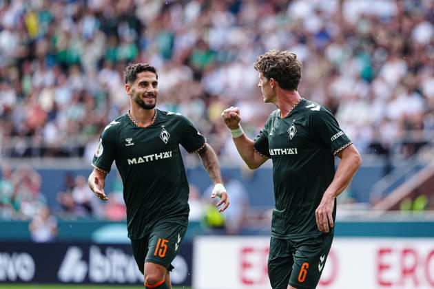 Torjubel Ludovit Reis (SV Werder Bremen, 15) Jens Stage (SV Werder Bremen, 06) nach Tor zum 0:1 per Kopfball Jens Stage (SV Werder Bremen, 06) GER, Lüneburger SK Hansa vs. SV Werder Bremen, Fußball, DFB-Pokal, 1. Runde, Saison 2026 2027, 22.08.2026 GER, Lüneburger SK Hansa vs. SV Werder Bremen, Fußball, DFB-Pokal, 1. Runde, Saison 2026 2027, 22.08.2026 Hamburg Copyright: xEibner-Pressefoto MarcelxvonxFehrnx EP_MFN