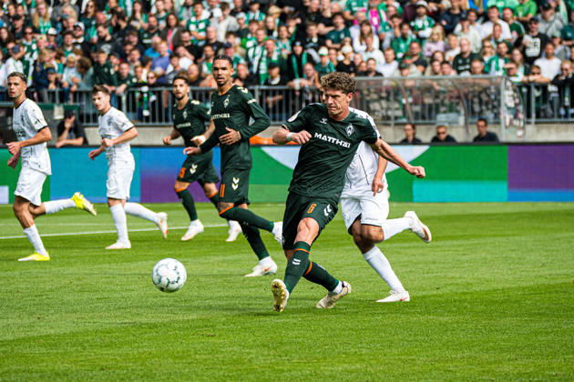 Fußball I Herren I Saison 2026-2027 I DFB-Pokal I 1. Spieltag I Lüneburger SK Hansa - SV Werder Bremen I 22.08.2026 Pass, schuss: Jens Stage (6, SV Werder Bremen) Copyright: xLobeca Björn-OlexKehmx