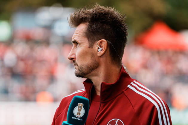 Deutschland, Köln (Sportpark Höhenberg): DFB-Pokal, 1. Runde, FC Viktoria Köln - 1. FC Nürnberg, Miroslav Klose (Trainer 1. FC Nürnberg) vor dem Spiel im TV-Interview Copyright: xThiemoxRudolphx