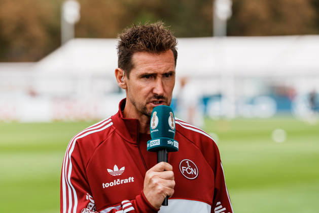 Deutschland, Köln (Sportpark Höhenberg): DFB-Pokal, 1. Runde, FC Viktoria Köln - 1. FC Nürnberg, Miroslav Klose (Trainer 1. FC Nürnberg) vor dem Spiel im TV-Interview, ernst Copyright: xThiemoxRudolphx