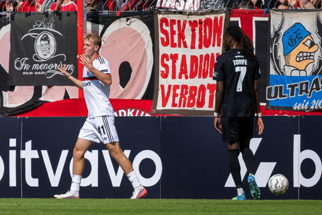 Eric Porstner (1. FC Nuernberg, 41) ist mit der Entscheidung nicht einverstanden. Viktoria Koeln vs. 1. FC Nuernberg, Fussball, DFB-Pokal, 1. Runde, Saison 2026 2027, 22.08.2026 DFL DFB Regulations prohibit any use of Photographs as image sequences and or Quasivideo Viktoria Koeln vs. 1. FC Nuernberg, Fussball, DFB-Pokal, 1. Runde, Saison 2026 2027, 22.08.2026 Koeln Copyright: xEibner-Pressefoto ThomasxHaeslerx EP_THR
