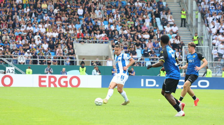 22.08.2026, xrekx, Fussball DFB Pokal 1.Runde, 1.FC Saarbruecken - Hertha BSC Berlin v.l. Paul Seguin (Hertha BSC) (DFL DFB REGULATIONS PROHIBIT ANY USE OF PHOTOGRAPHS as IMAGE SEQUENCES and or QUASI-VIDEO) Saarbruecken