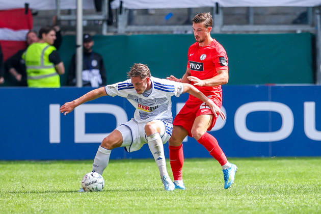 2026.08.22, xkwix, Fußball, DFB-Pokal, MSV Duisburg - SV Elversberg, Schauinsland-Reisen-Arena, 1.Runde, Saison 2026 2027: Lukas Petkov (SV Elversberg 25) im Zweikampf gegen Aljaz Casar (MSV Duisburg 8) DFB regulations prohibit any use of photographs as image sequences and or quasi-video. Photo: xKamilxWilkowskixPressefotoKochx Nordrhein-Westfalen Deutschland