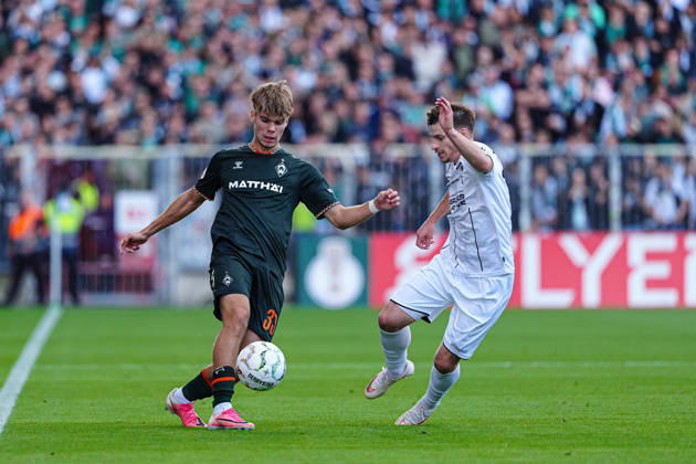 Mick Schmetgens (SV Werder Bremen, 33), Nico Hübner (Lüneburger SK Hansa, 07) GER, Lüneburger SK Hansa vs. SV Werder Bremen, Fußball, DFB-Pokal, 1. Runde, Saison 2026 2027, 22.08.2026 GER, Lüneburger SK Hansa vs. SV Werder Bremen, Fußball, DFB-Pokal, 1. Runde, Saison 2026 2027, 22.08.2026 Hamburg Copyright: xEibner-Pressefoto MarcelxvonxFehrnx EP_MFN