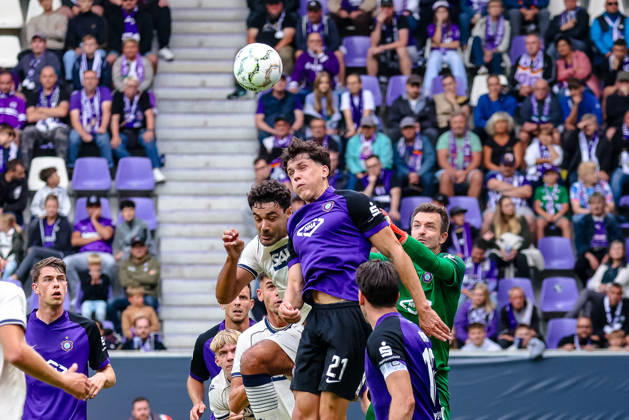 Maxim Burghardt (FC Erzgebirge Aue, 21) geht zum Kopfball, FC Erzgebirge Aue vs. TSG Hoffenheim, Fussball, DFB Pokal, 1. Runde, Saison 2026 2027, 22.08.2026,¨ DFL REGULATIONS PROHIBIT ANY USE OF PHOTOGRAPHS AS IMAGE SEQUENCES AND OR QUASI-VIDEO,¨ FC Erzgebirge Aue vs. TSG Hoffenheim, Fussball, DFB Pokal, 1. Runde, Saison 2026 2027, 22.08.2026, Aue Copyright: xEibner-Pressefoto LauraxRoemerx EP_LRR