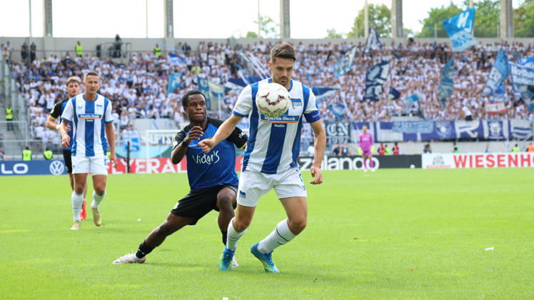 22.08.2026, xrekx, Fussball DFB Pokal 1.Runde, 1.FC Saarbruecken - Hertha BSC Berlin v.l. Abdenego Nankishi (1.FC Saarbruecken) Josip Brekalo (Hertha BSC) Zweikampf, Aktion, action, battle for the ball (DFL DFB REGULATIONS PROHIBIT ANY USE OF PHOTOGRAPHS as IMAGE SEQUENCES and or QUASI-VIDEO) Saarbruecken