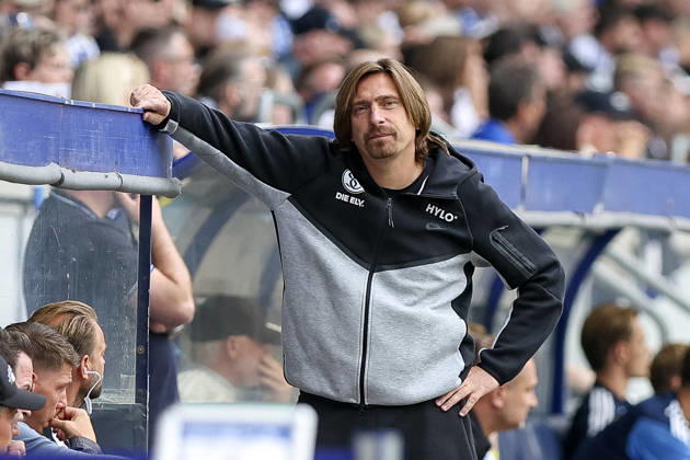 22.08.2026, GER, Fussball, Herren, DFB-Pokal, Saison 2026 2027, MSV Duisburg - SV Elversberg Trainer Vincent Wagner (SVE) schaut Duisburg schauinsland-reisen Arena Nordrhein-Westfalen Deutschland Copyright: xAdrianxSchlüterx