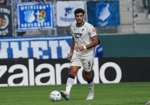 22.08.2026, eins Erzgebirgsstadion, Aue, GER, DFB Pokal, Erzgebirge Aue vs TSG Hoffenheim , Ozan Kabak (Hoffenheim) (Photo by Hasan Bratic DeFodi Images) -