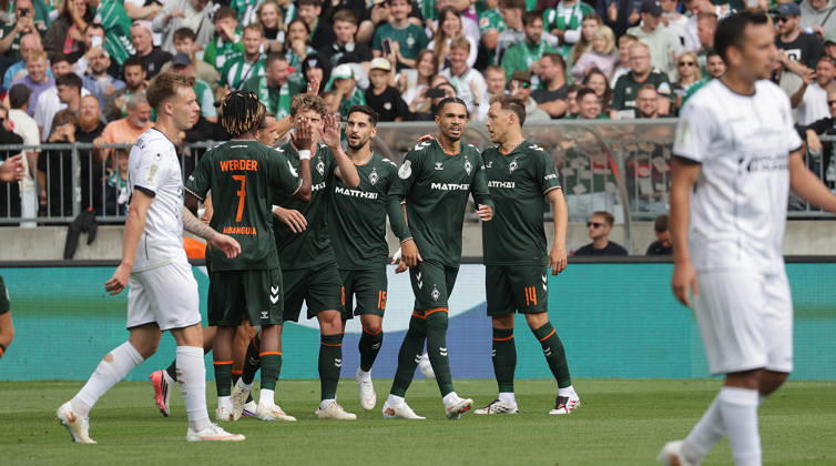 Torjubel 0-1 durch 6 Jens Stage (SV Werder Bremen) Fussball, Saison 2026 2027, Maenner, Herren, DFB Pokal, 1. Hauptrunde, Millerntor Stadion, Lueneburger SK gegen Werder Bremen DFL REGULATIONS PROHIBIT ANY USE OF PHOTOGRAPHS AS IMAGE SEQUENCES AND OR QUASI-VIDEO.