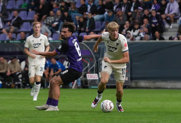22.08.2026, eins Erzgebirgsstadion, Aue, GER, DFB Pokal, Erzgebirge Aue vs TSG Hoffenheim , Nils Lihsek (Aue), Nathan De Cat (Hoffenheim) (Photo by Hasan Bratic DeFodi Images) -