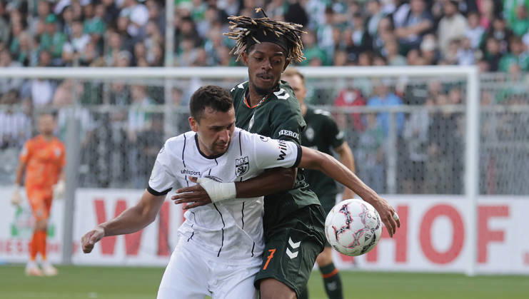Samuel Mbangula (SV Werder Bremen), Leon Perera (Lueneburger SK Hansa) Fussball, Saison 2026 2027, Maenner, Herren, DFB Pokal, 1. Hauptrunde, Millerntor Stadion, Lueneburger SK gegen Werder Bremen DFL REGULATIONS PROHIBIT ANY USE OF PHOTOGRAPHS AS IMAGE SEQUENCES AND OR QUASI-VIDEO.